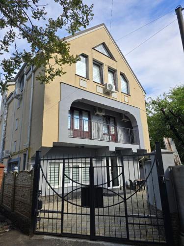 Chisinau Apartment | Small House ApartHotel