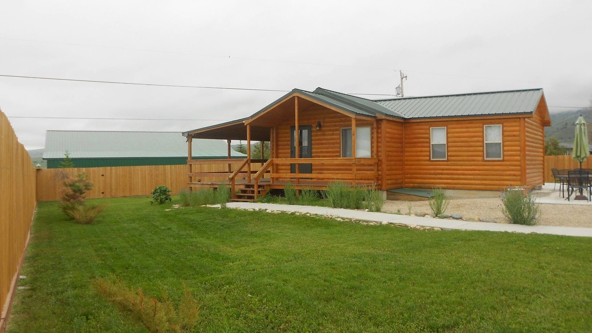 Buffalo Cabin | Small House At The Foot Of The Mountains