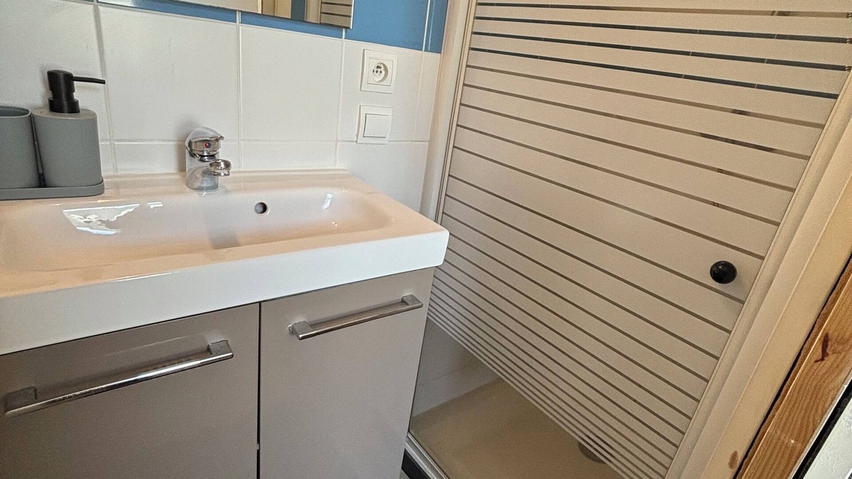Cenon Apartment | Small house