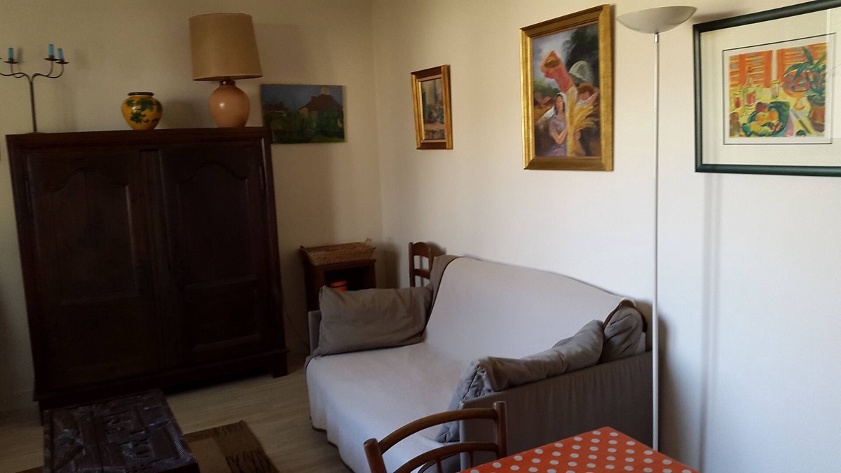 Segre House | Small house between village and river in a park