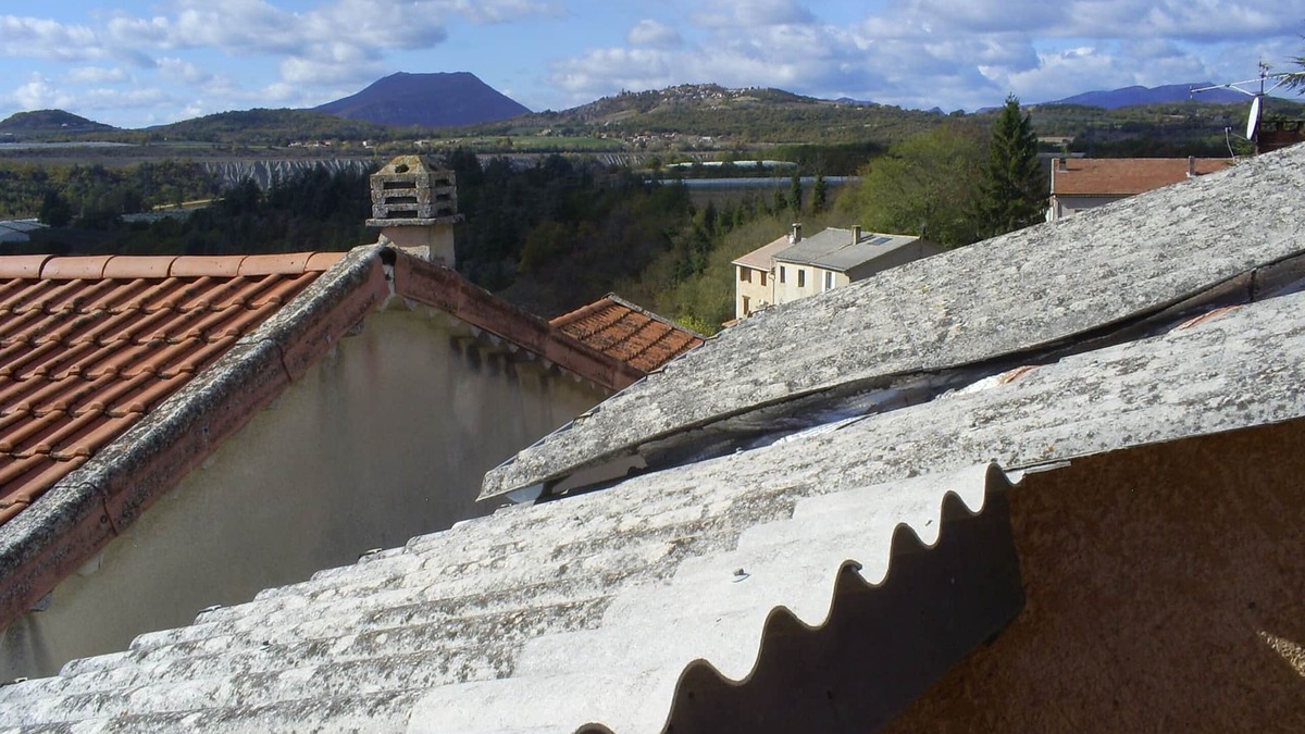 Theze House | Small house in center of Theze, with supurb views of the Durance river valley,
