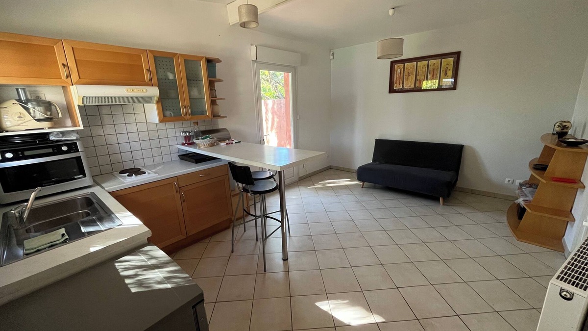 Decines-Charpieu House | Small house in a private garden near Groupama Stadium and LDLC Arena