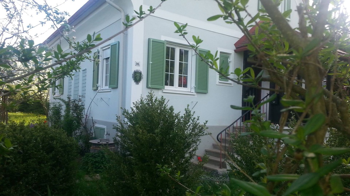 Arnfels House | Small house of non-smokers in the 'old style garden' with vine leaves