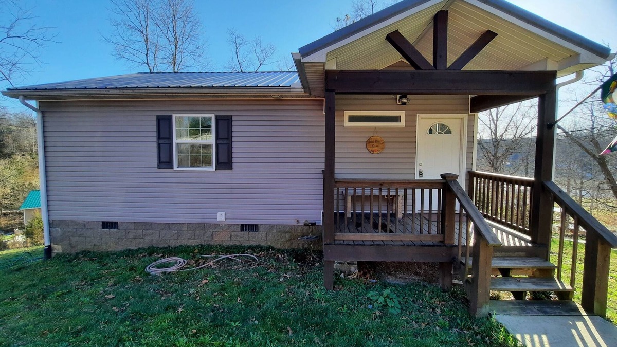 Mount Vernon House | Small house with lake view 5 minutes to I-75 and Renfro Valley.