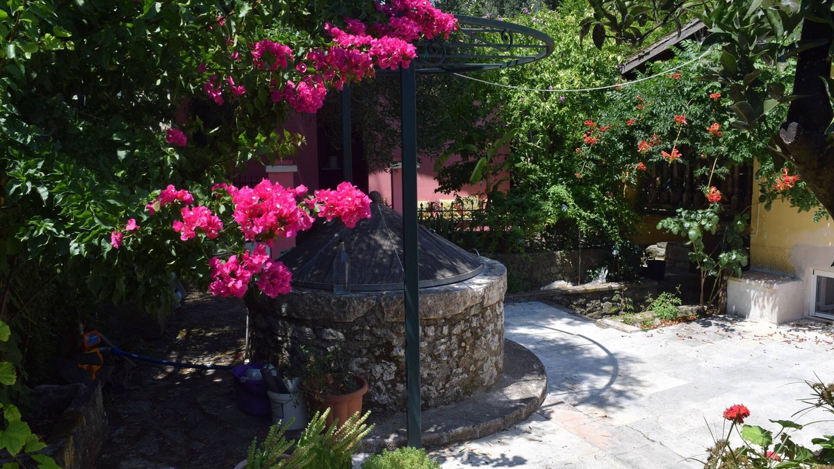Sinarades House | Small house with large garden in Sinarades Corfu