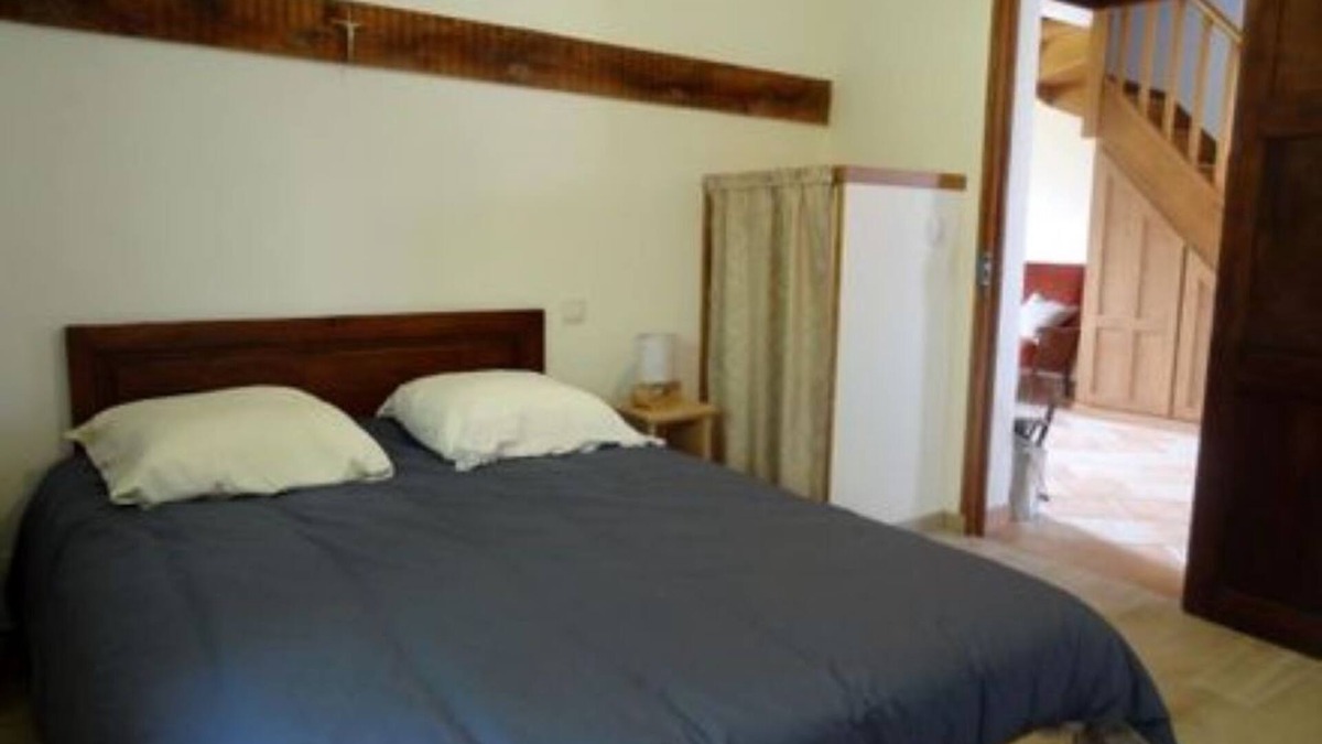 Menestreau-en-Villette Apartment | Small independent cottage in Sologne