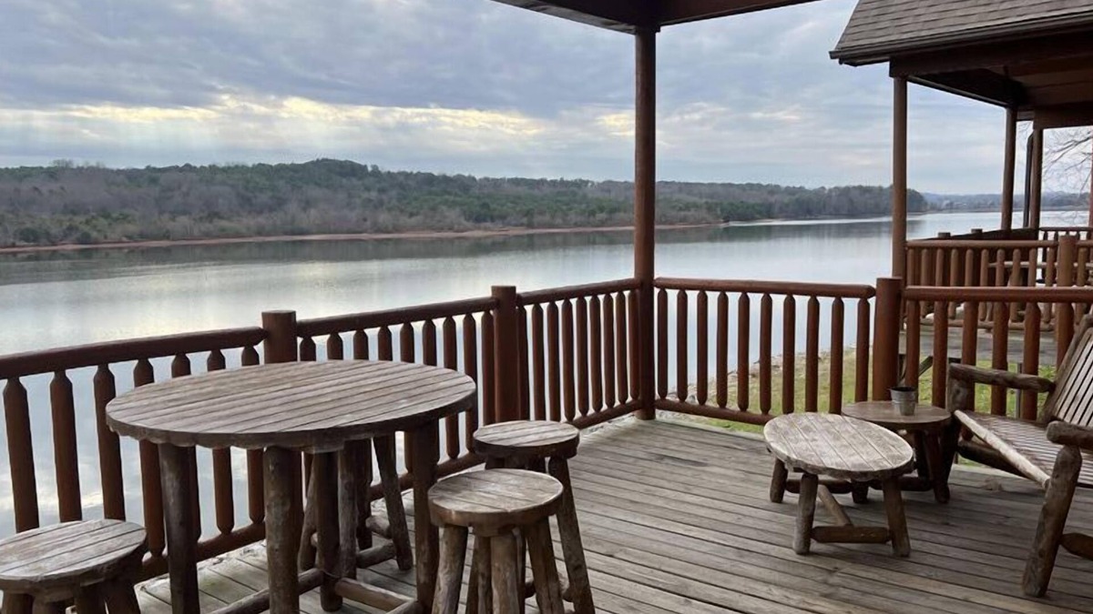 Vonore Cabin | Small Lakefront Cabin