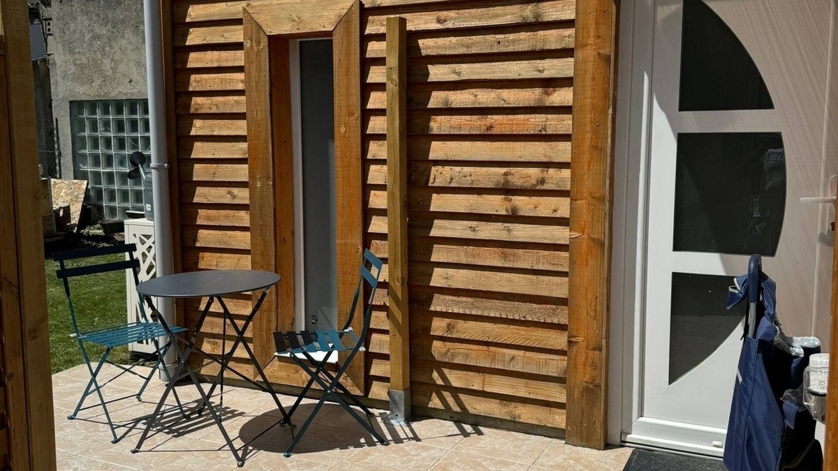 Bouffemont Ski Chalet | Small outbuilding in leafy setting close to Paris and Chantilly.