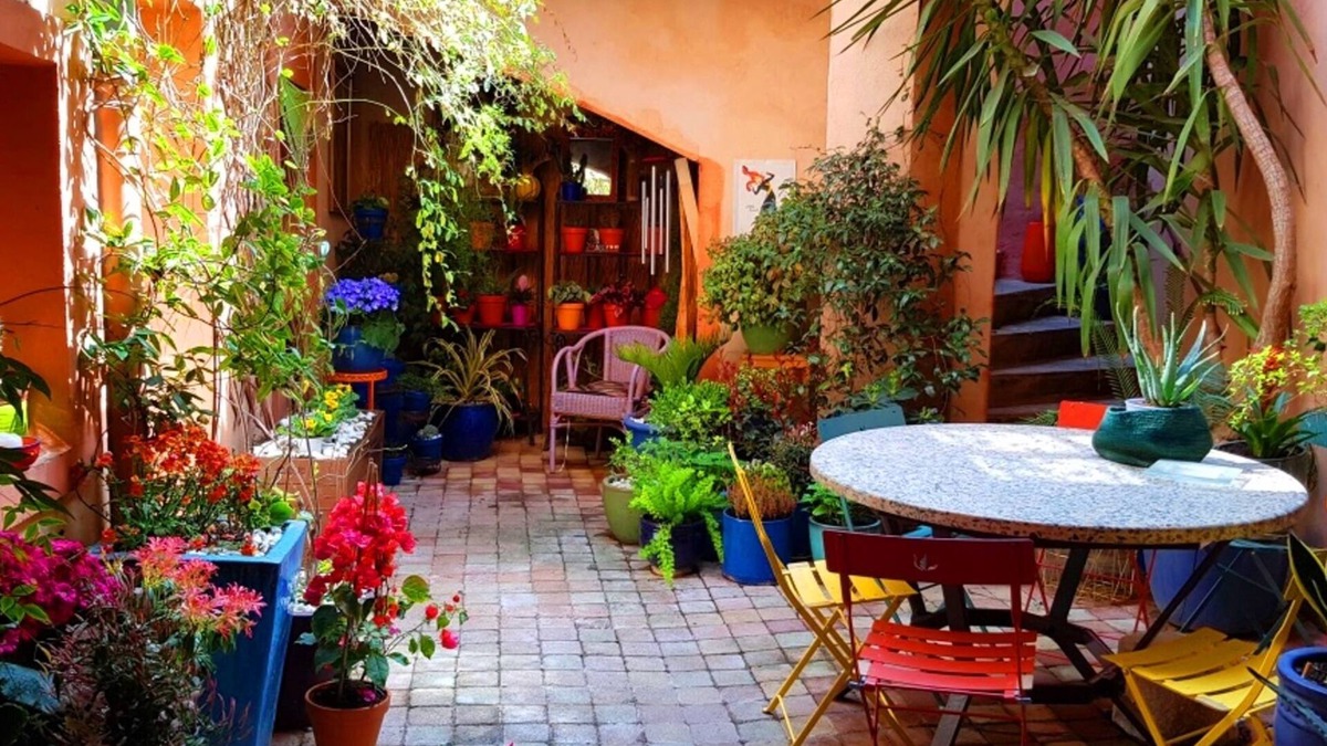 Quartier Administrations Apartment | Small Patio in Downtown