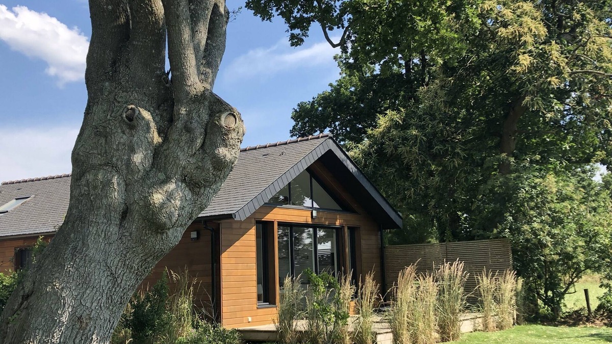Plescop House | Small peaceful corner between land and sea