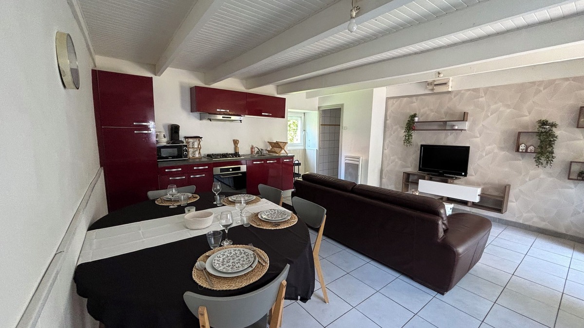 Mespaul House | Small, quiet house in the countryside with a large garden.