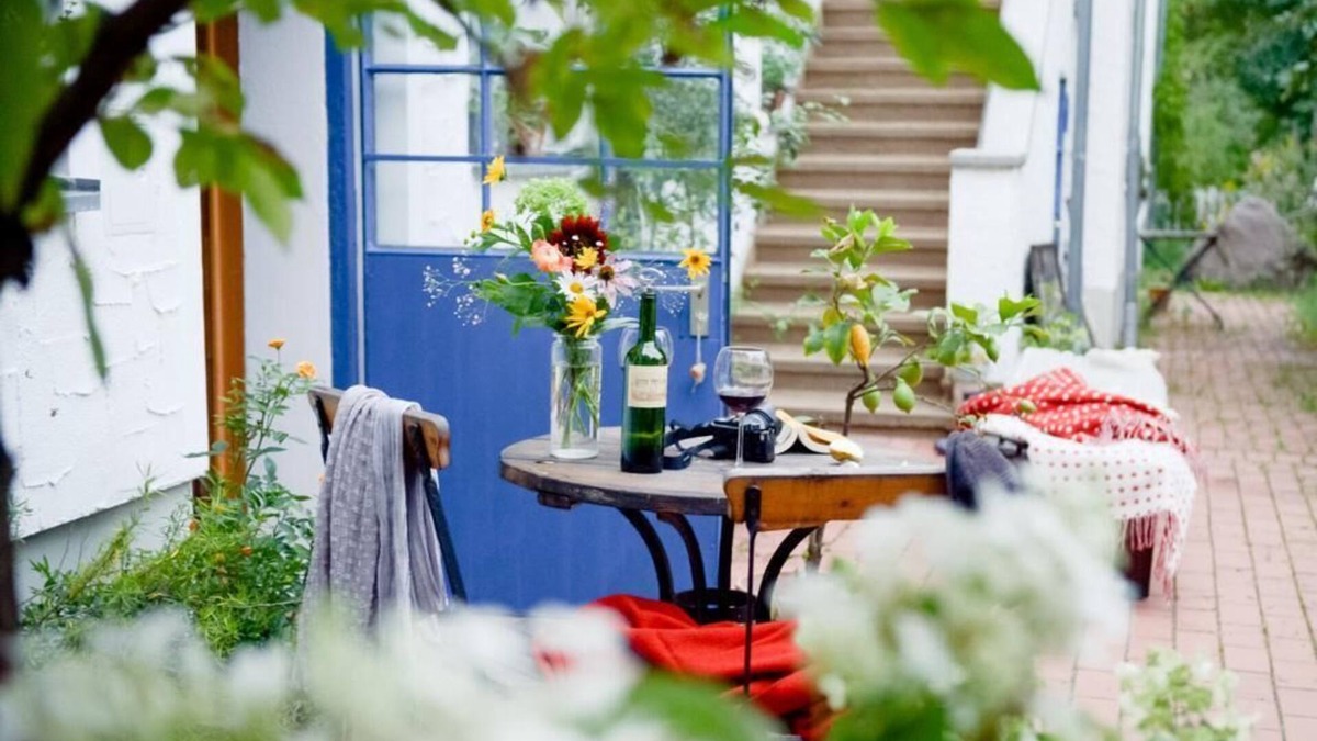 Vöhl-Herzhausen Condo | Small romantic apartment with sauna, garden, pool