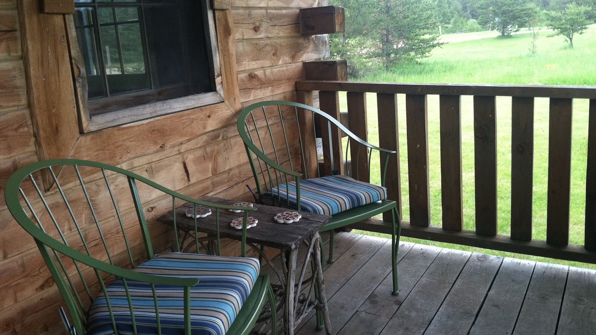 Shevlin Cabin | Small Rustic cabin at the Black Lantern Resort