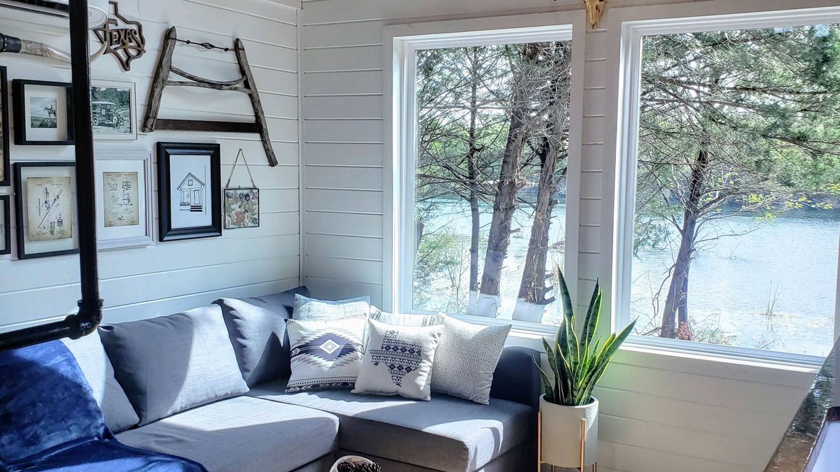 Elmo Cabin | Small Rustic Cabin in the Woods 40 minutes from Dallas