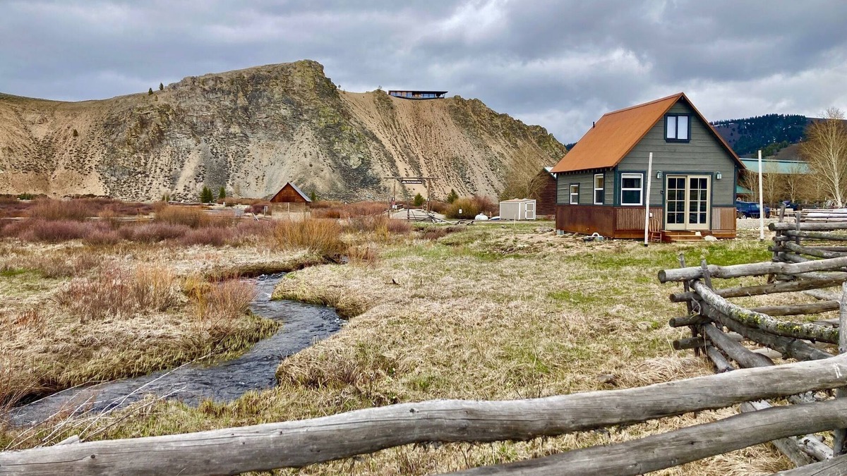 Stanley House | Small Rustic Cabin w/VIEWS! of the Sawtooth Mtns