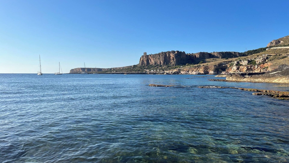 Macari House | Small 'rustic' holiday house with stunning view