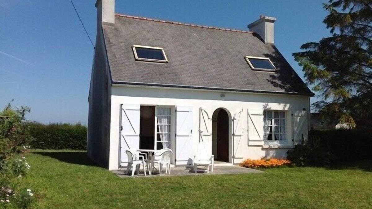 Loctudy House | Small single-storey house with enclosed garden