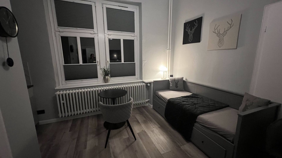 Altstadt Apartment | Small studio apartment by the park with parking space