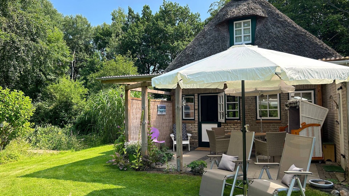 Silberstedt Apartment | Small thatched house with lovely furnishings and garden - Kleines Reethaus