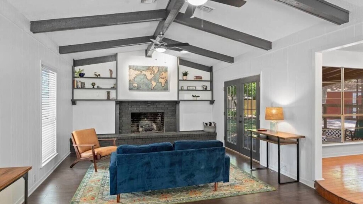 Taylor House | Small Town, Big House in Taylor TX