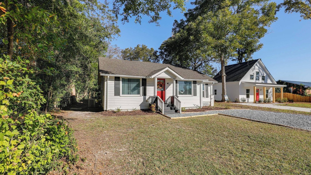 Burgaw House | Small-Town Charm & Local Dining: Home in Burgaw!