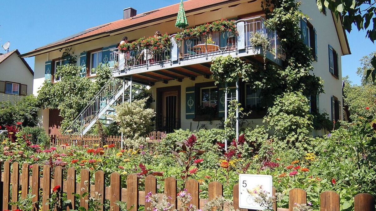 Lippertsreute Apartment | Small vacation apartment*, 90sqm, 2 bedrooms, 1 children's room, max. 6 persons (4 adults)