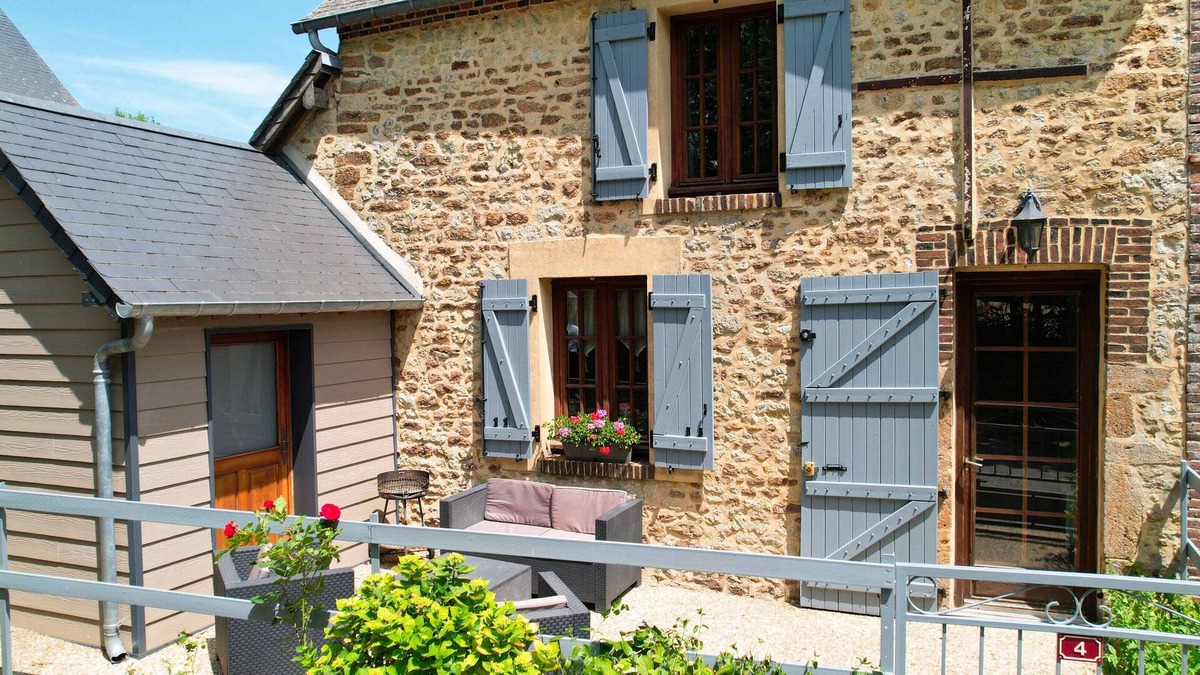 Ferrieres-la-Verrerie House | Small village house in the heart of Normandy!