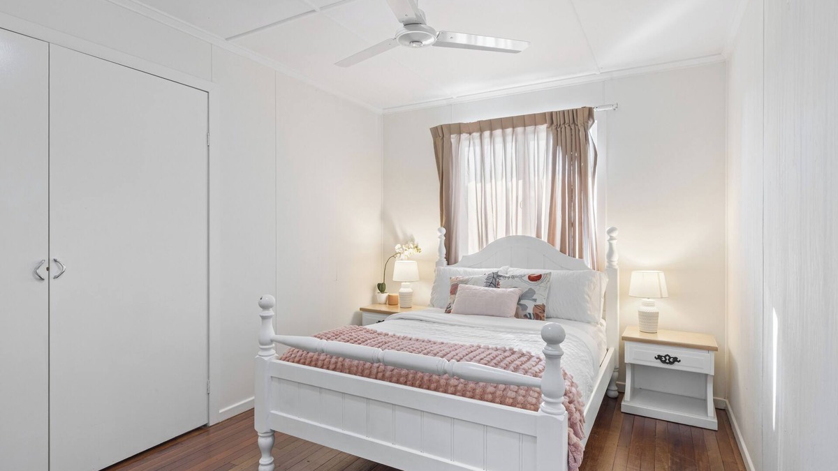 Gympie House | Small Warm cozy Cottage House
