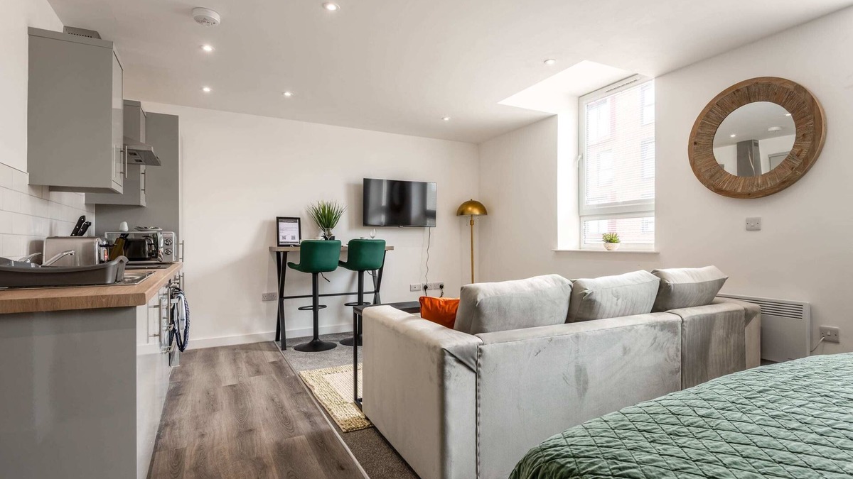 Rotherham Apartment | Smart Central Rotherham Studio - Sleeps 4