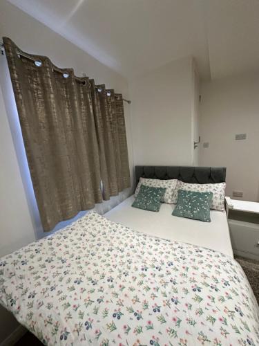 Downham House | Smart Cosy/Small Double Room in Oakridge Road Bromley