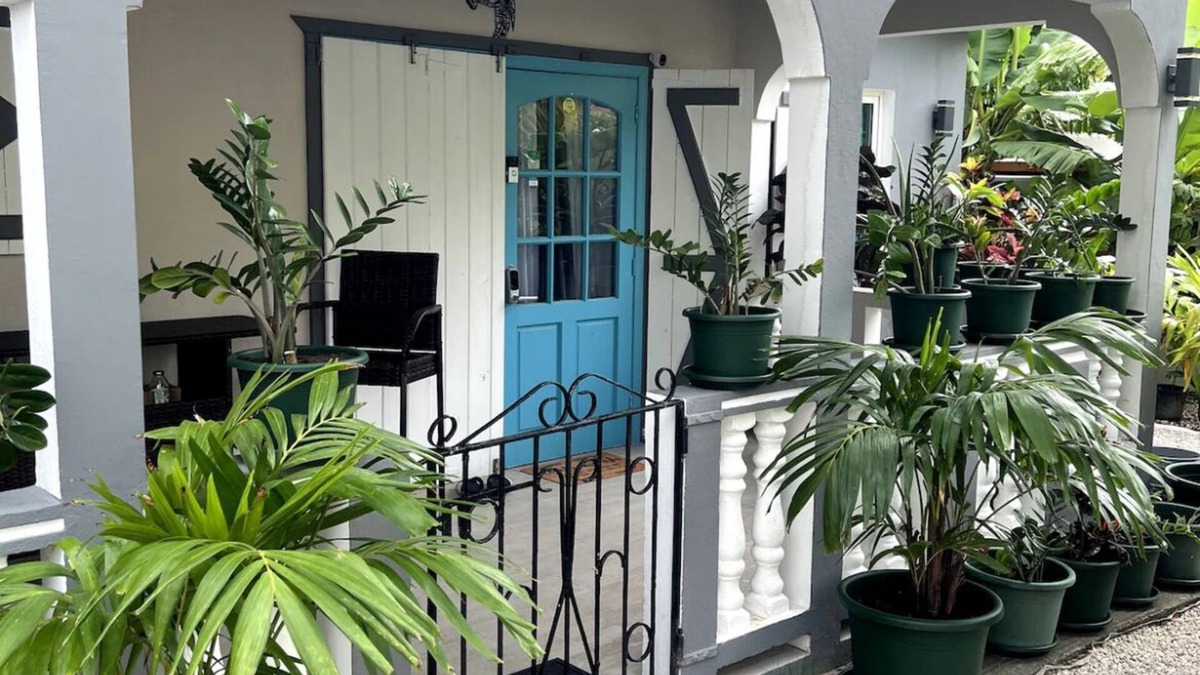 Cul de Sac House | Smart Luxury Stay: Modern 1BR Retreat with High-Tech Comforts