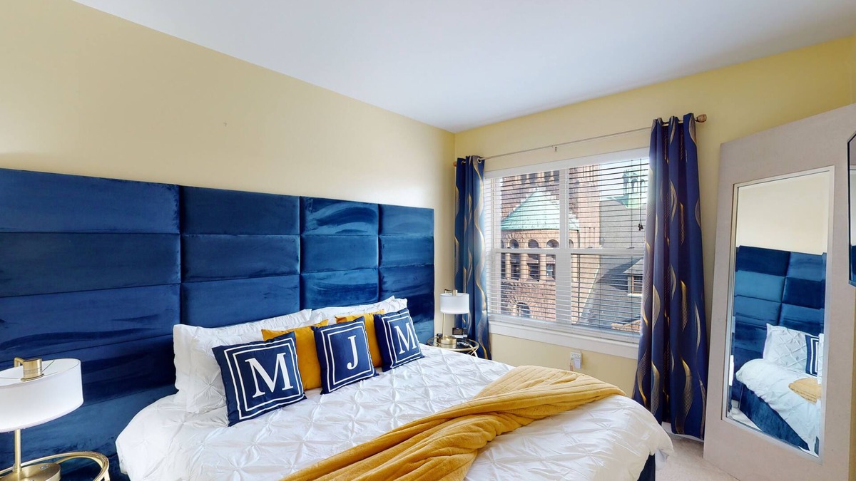 Malden Apartment | ♥Smart TV♥Pool♥Full Kitchen♥20min→Airport♥King