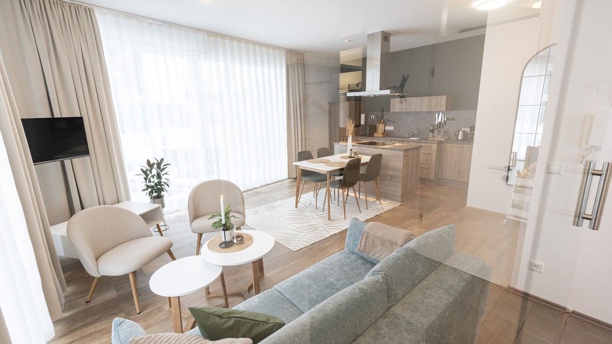 Bad Zwischenahn Apartment | SmartFewo: Windbrecher | terrace | sauna | parking
