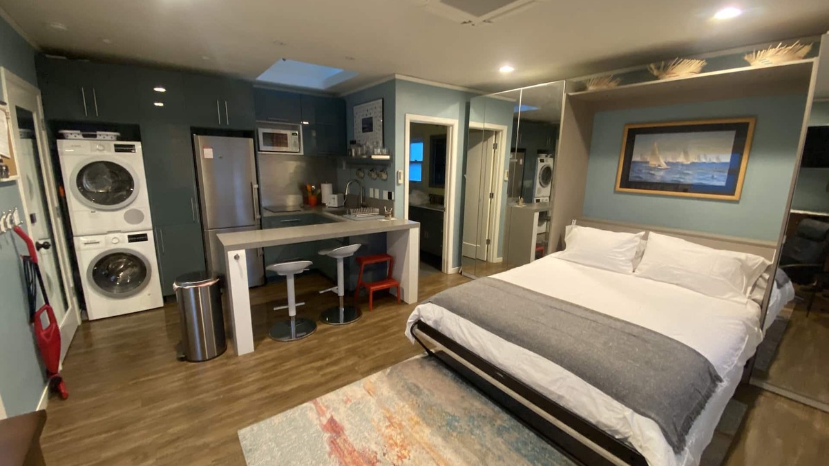 Oak Knoll - Redwood Park Apartment | Smartly Designed Studio for the Solo Traveler