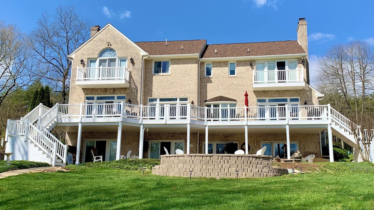 Moneta House | Smith Mountain Lake Stunning Hot Tub Kayaks Paddle Boards [AUGUST DISCOUNTS!]