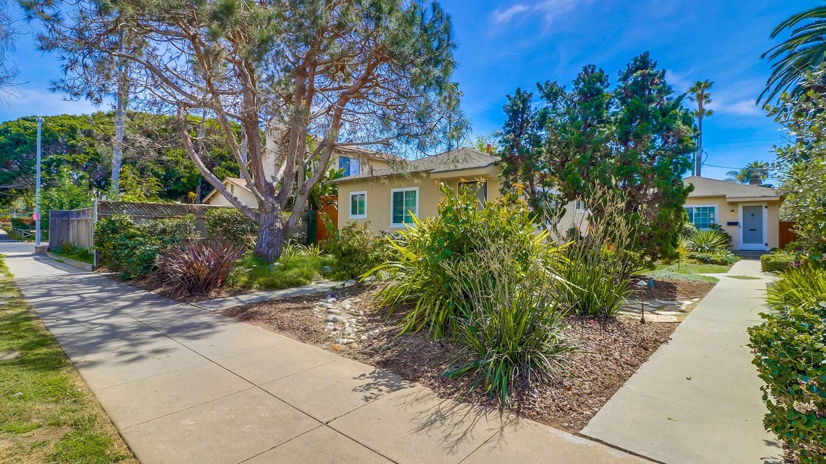 Sunset Cliffs Cottage | Smiths Cottage By The Beach - your little slice of heaven near the beach.