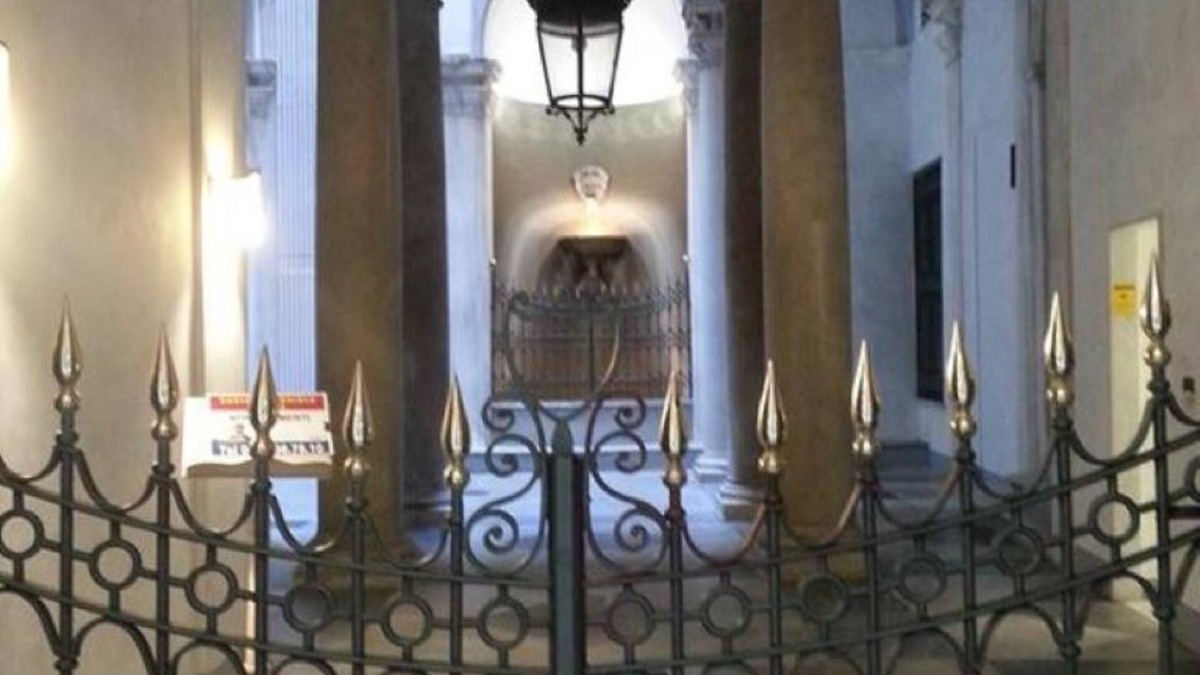 Genoa Historical Centre House | SMITHS & HERREROS (Codie CIN IT010025C2Q2M67QJW)