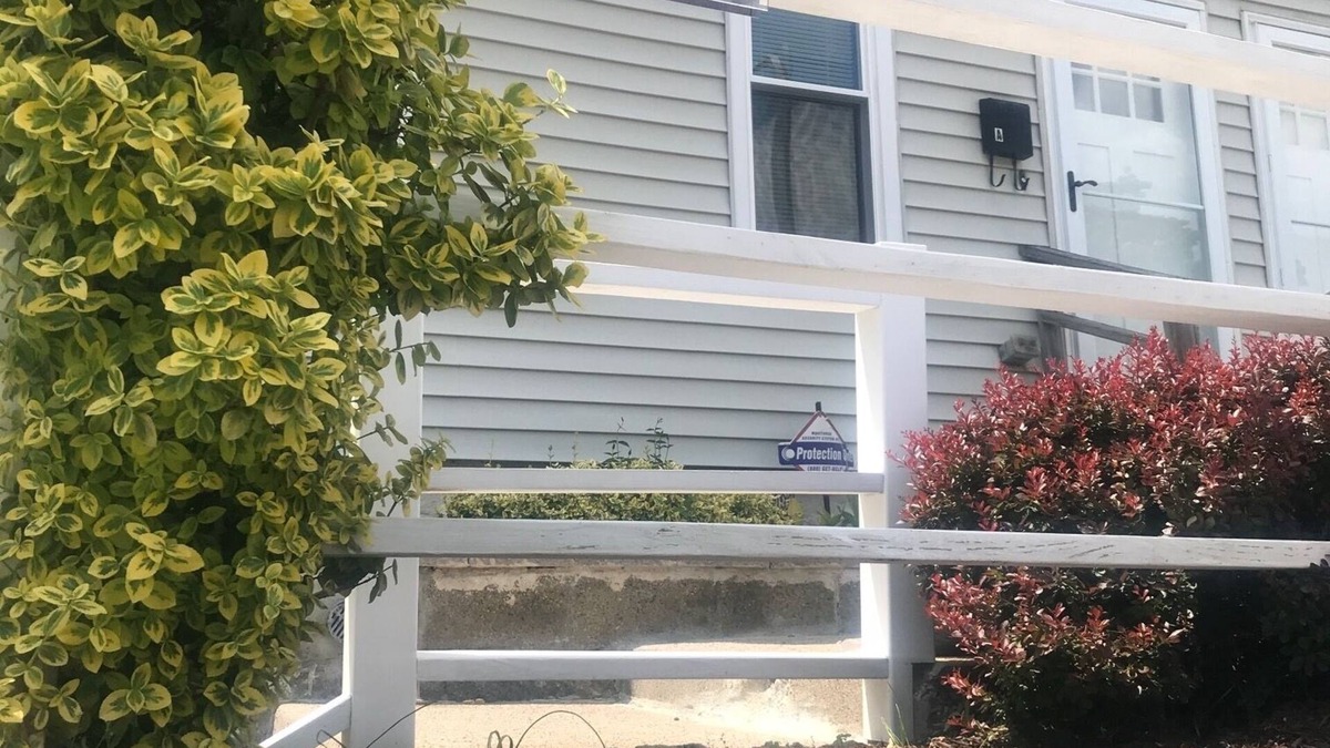 West Codman Hill - West Lower Mills House | Smoke Free and Sparkling Clean Townhome with essential amenities.