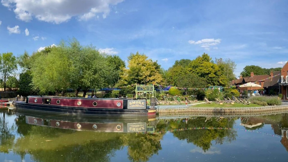 Little Witcombe Boat Rental | Smoke (Rowington Narrowboats)