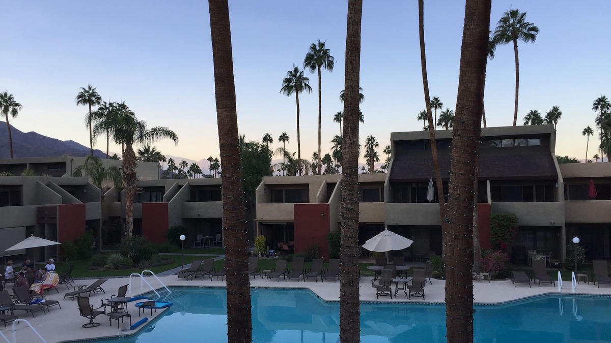 Twin Palms Condo | SmokeTree Raquet Club: Fantastic Views!