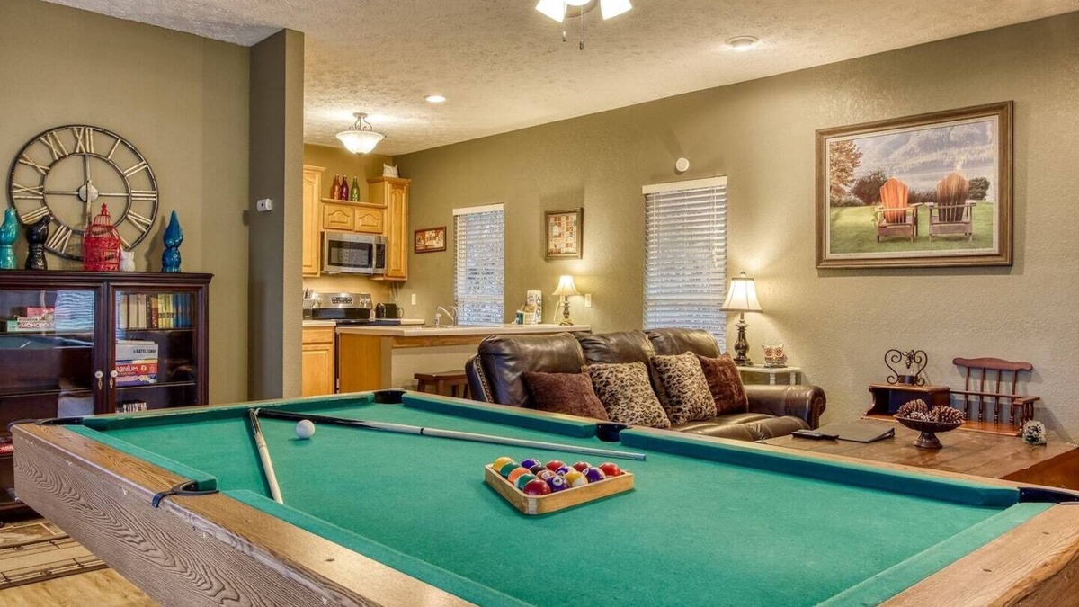 Chalet Village North House | Smokey SPECiAL! Private Creekside cabin - Couples/Families