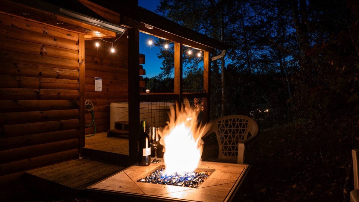 Sevierville Cabin | Smokies Couple Getaway