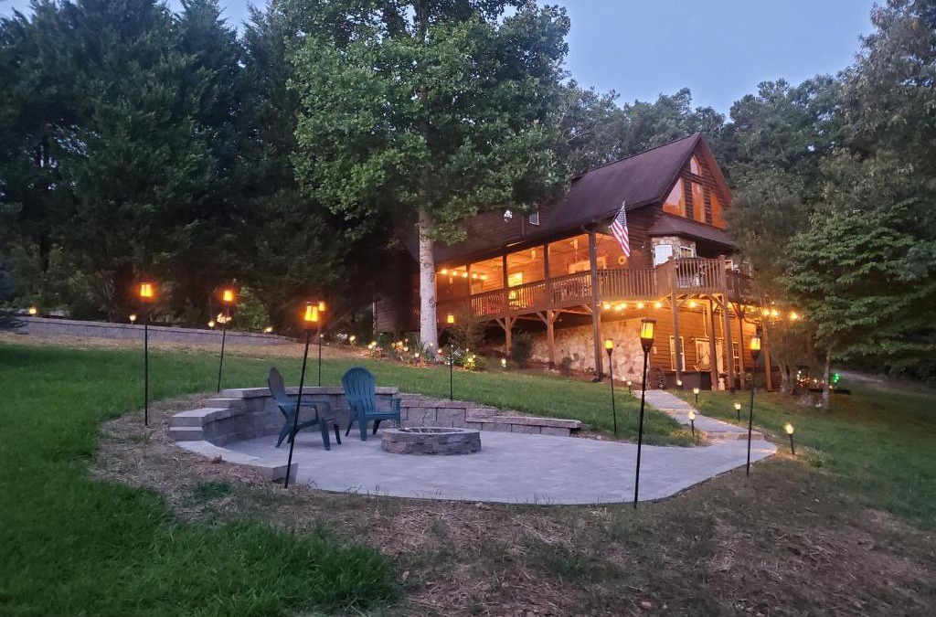 Murphy House | Smoky Mountain Cabin - HOT TUB - Fire Pit