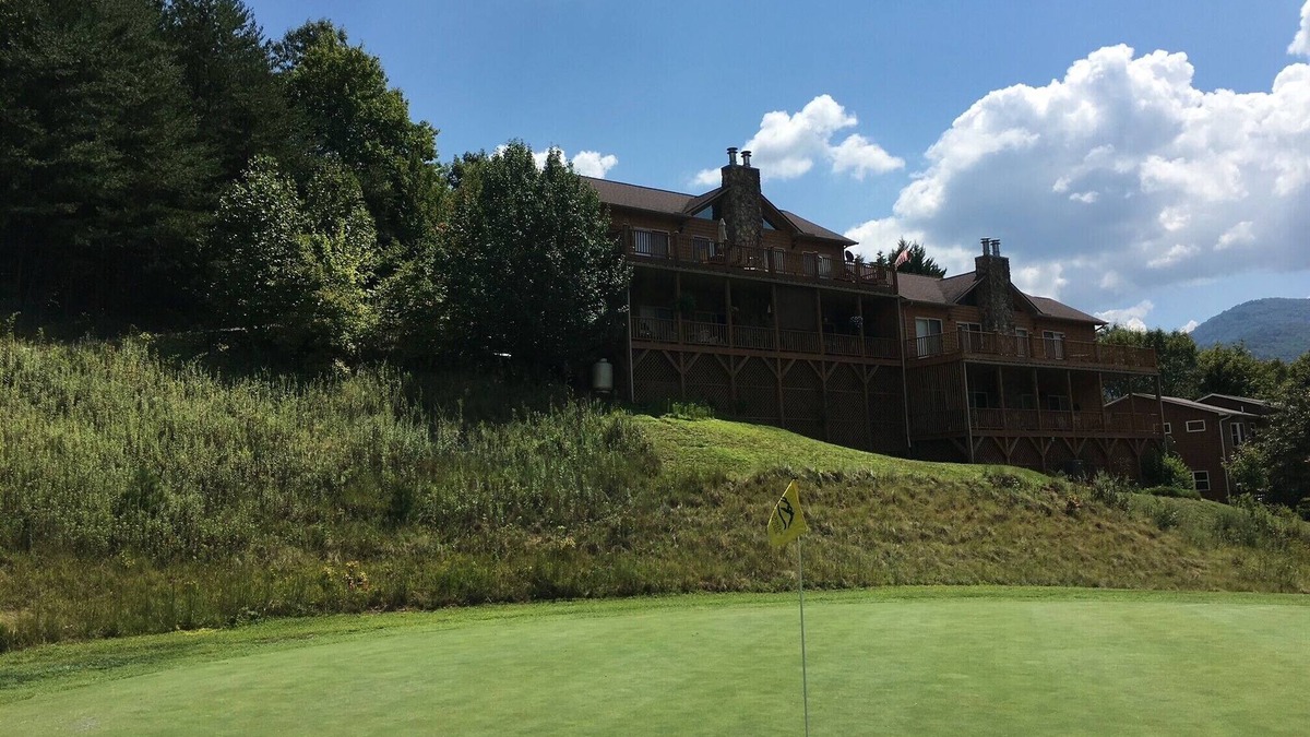 Whittier Condo | Smoky Mountain Country Club Golf - minutes from Bryson City, Cherokee & Dog okay