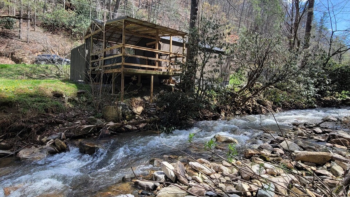 Flag Pond House | Smoky Mountain Tiny Cabin On Bold Stream With Private Hot Tub