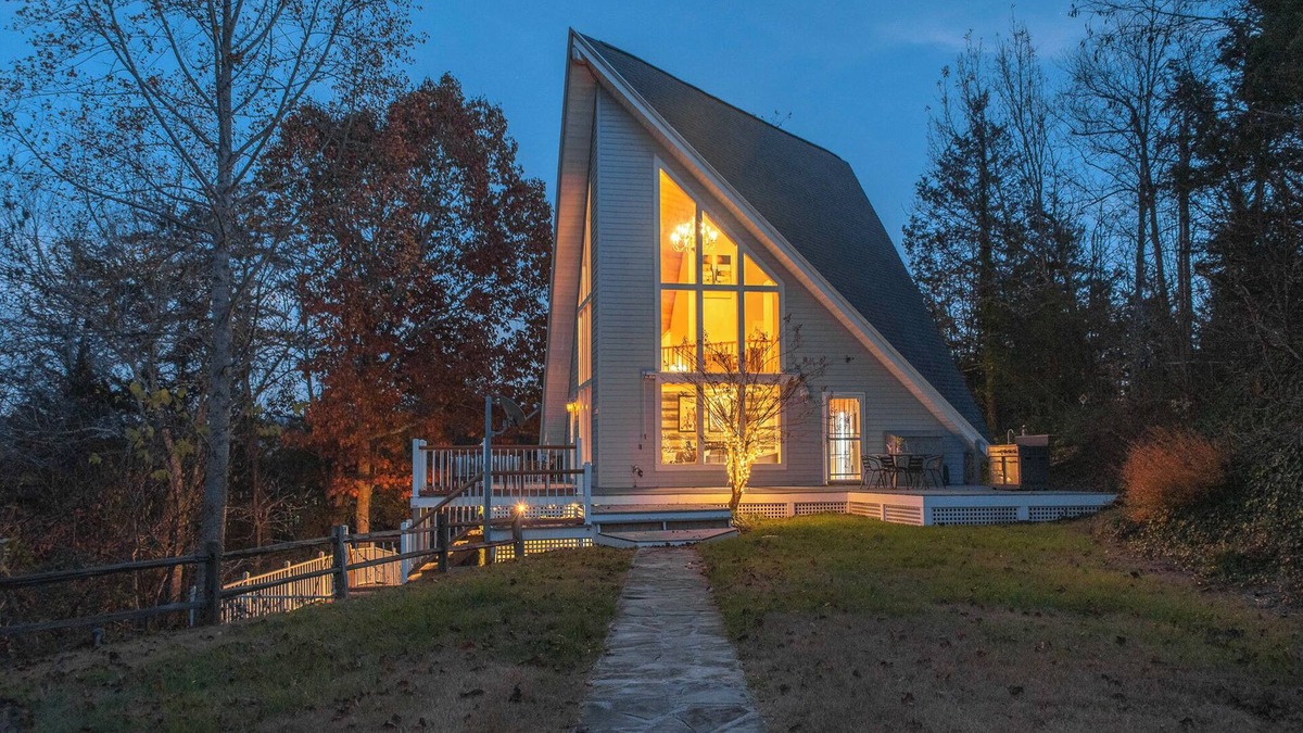 Sevierville Cabin | Smoky Mountains Cabin w/Lake Access & Game Room!