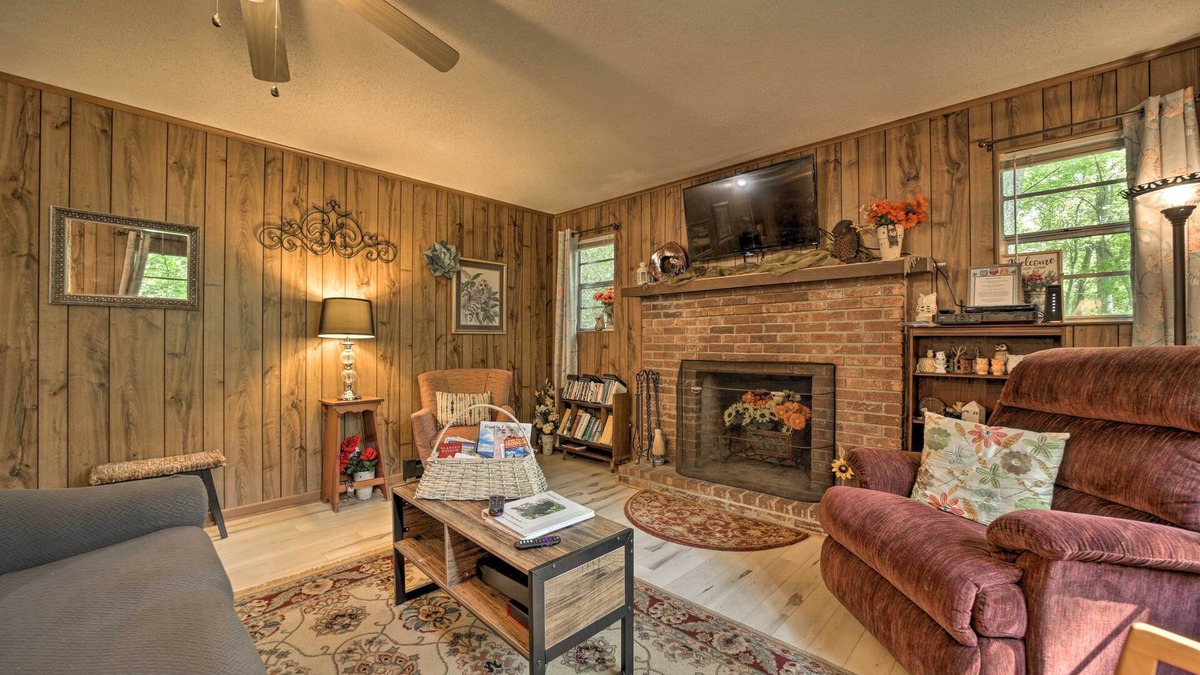 Otto Cabin | Smoky Mtn Hideaway: Screened Porch & Fire Pit