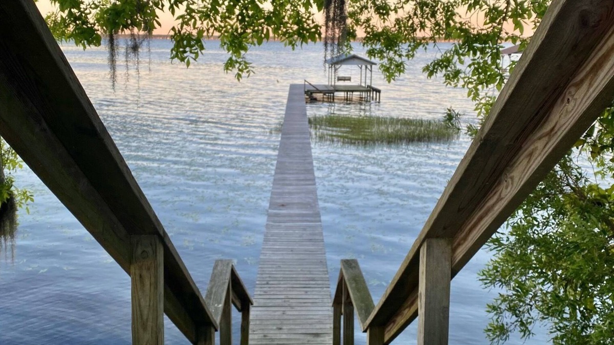 Lake Waccamaw House | Smooth Sailing on Beautiful Lake Waccamaw in NC.n
