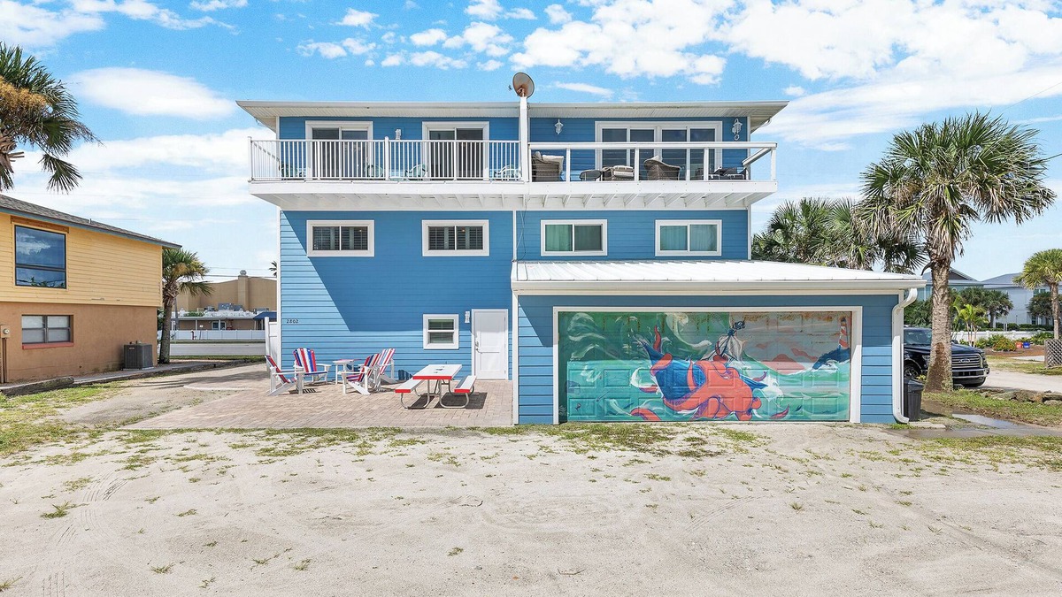 New Smyrna Beach House | Smyrna Son – Multi-Level Beach Getaway | Balcony, Patio + 2 Living Areas 🌴