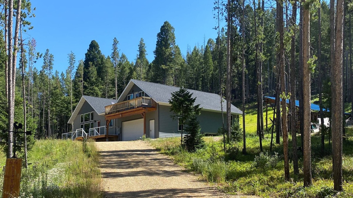 Georgetown Cabin | Snaggletooth Lodge - Summer has arrived… Come enjoy Georgetown Lake!